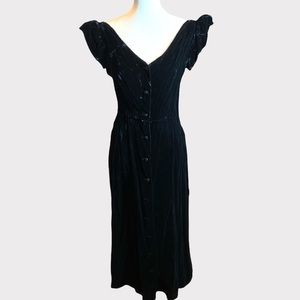 VINTAGE c. 1970s Velvet dress of the shoulder buttons in the back lined EVC Sz S